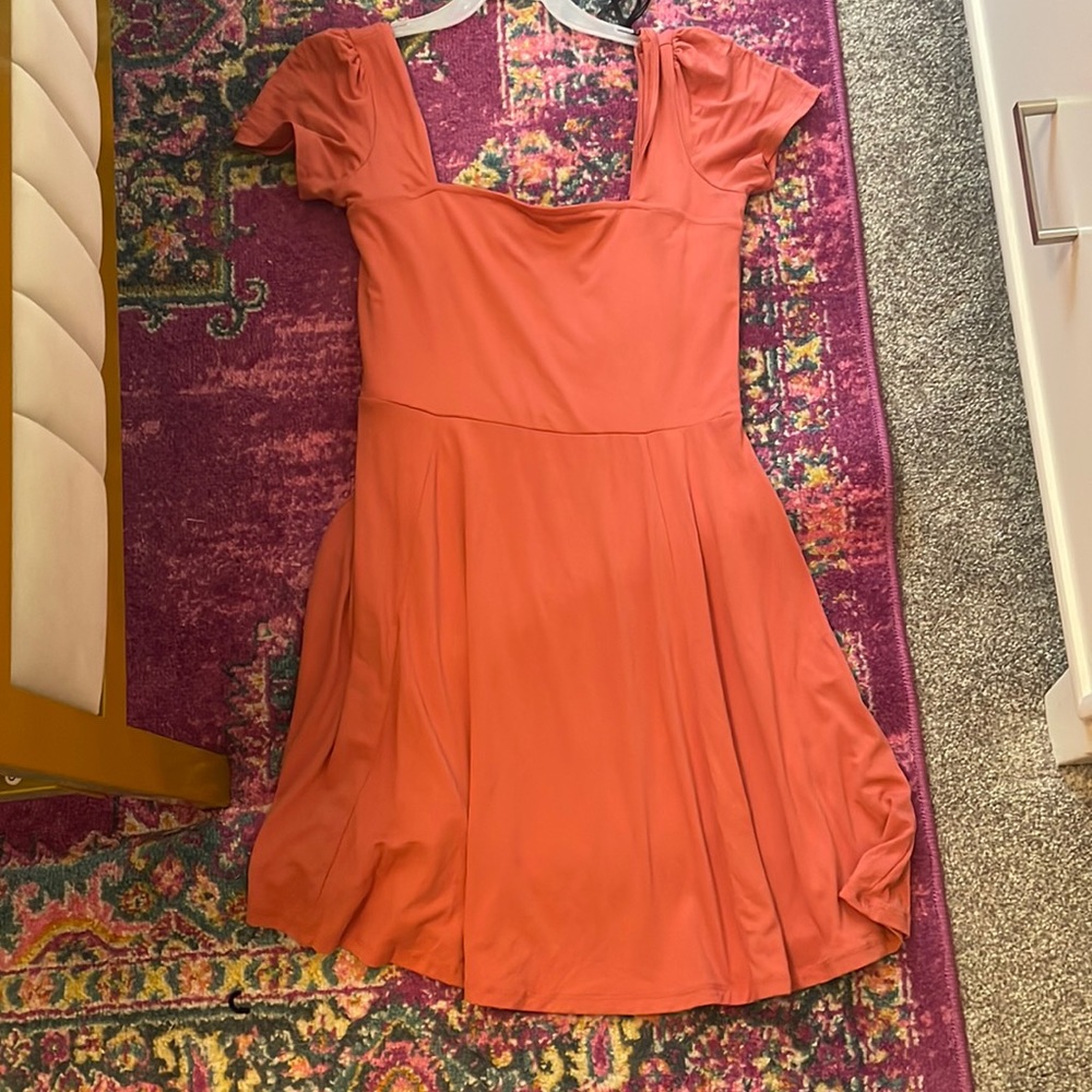 coral/pink dress